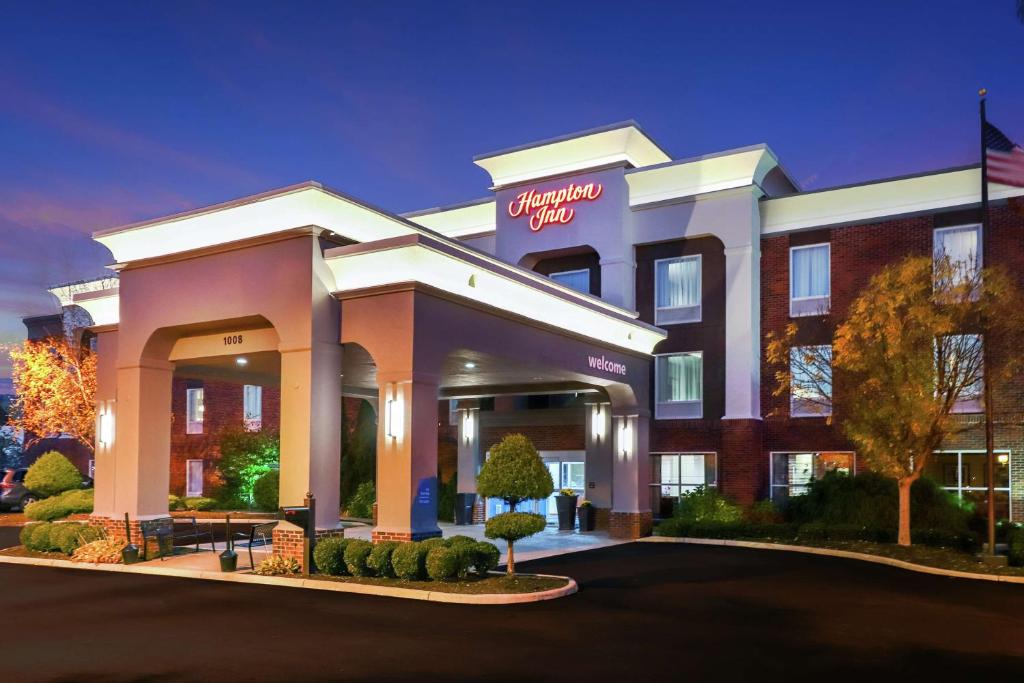 a rendering of the front of a hotel at Hampton Inn Heath in Heath
