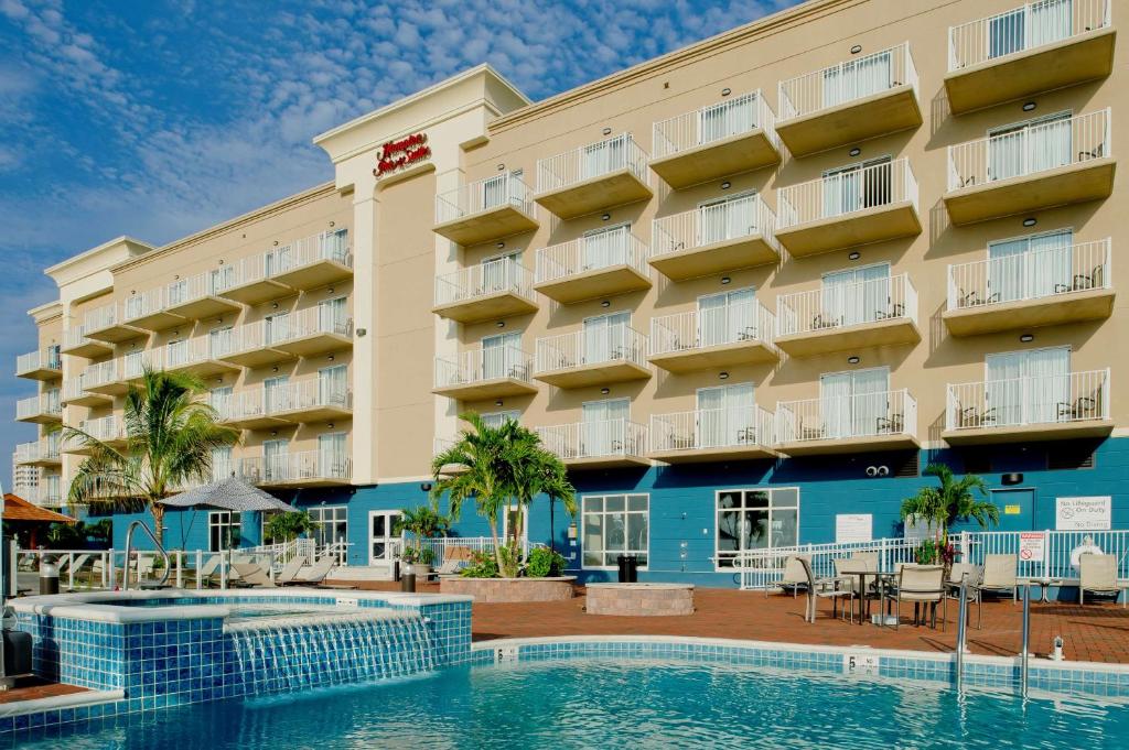 Swimmingpoolen hos eller tæt på Hampton Inn & Suites Ocean City