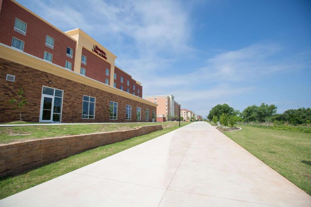 Hampton Inn & Suites Oklahoma City Airport photo