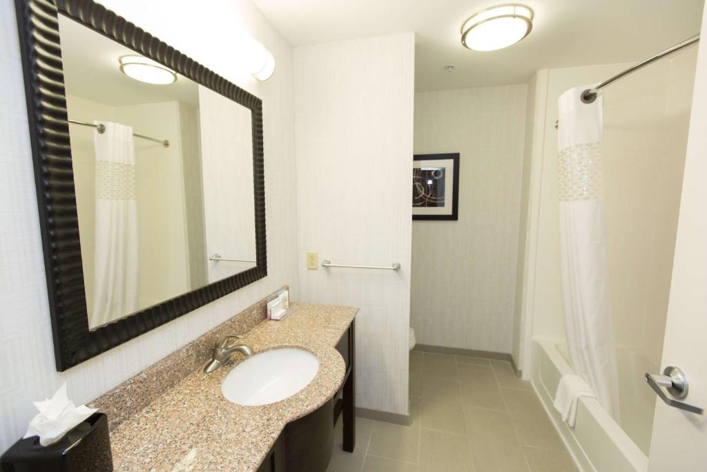 Hampton Inn & Suites Oklahoma City Airport photo