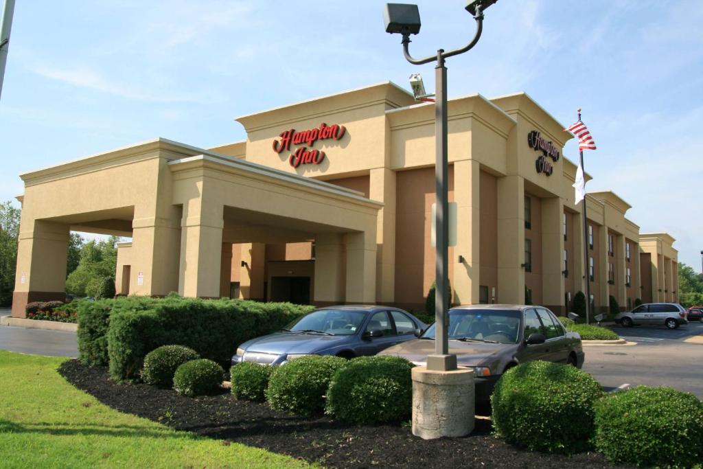 a shopping mall with cars parked in front of it at Hampton Inn Olive Branch in Olive Branch