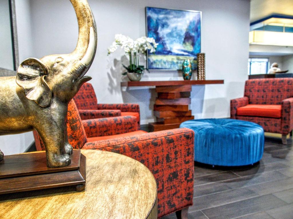 Hampton Inn Edmond photo