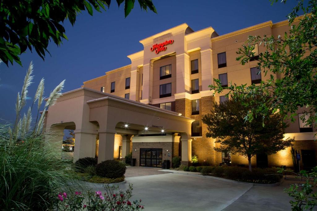 a rendering of the front of a hotel at Hampton Inn Oxford/Conference Center in Oxford