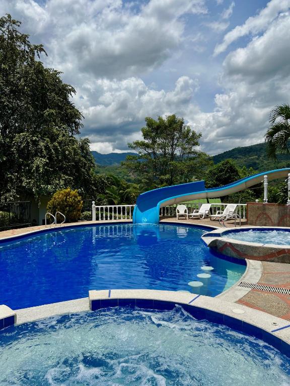 Bazén v ubytování Villeta Resort Hotel nebo v jeho okolí