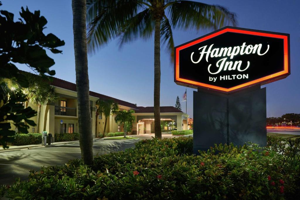 a sign that reads hampton inn by hilton at Hampton Inn Juno Beach in Juno Beach