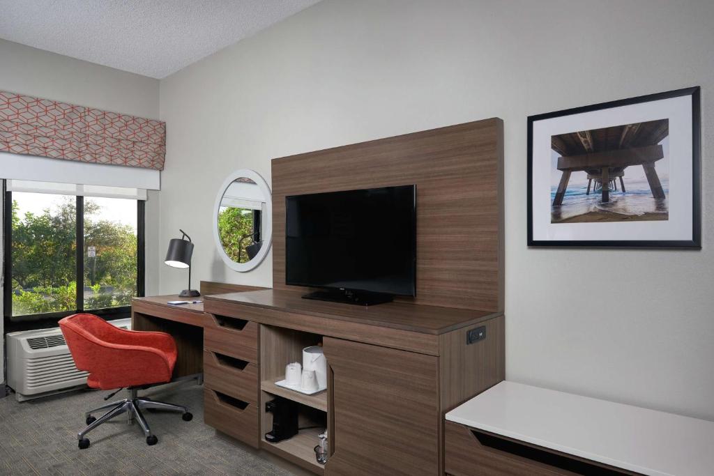 Hampton Inn Juno Beach - Executive Queen Room - Nichtraucher