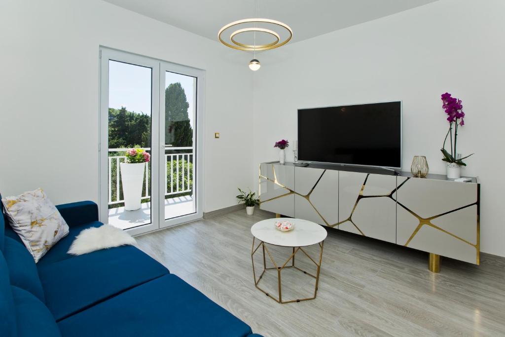 Telewizja i/lub zestaw kina domowego w obiekcie Luxury Apartment Veronika