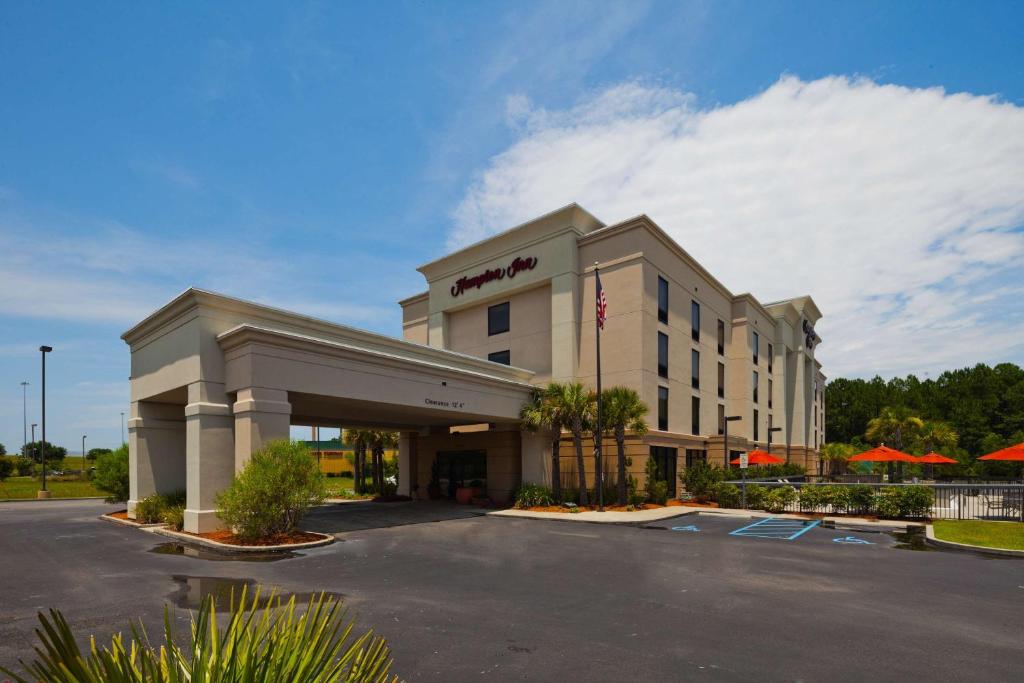 a hotel building with a parking lot in front of it at Hampton Inn Moss Point in Moss Point