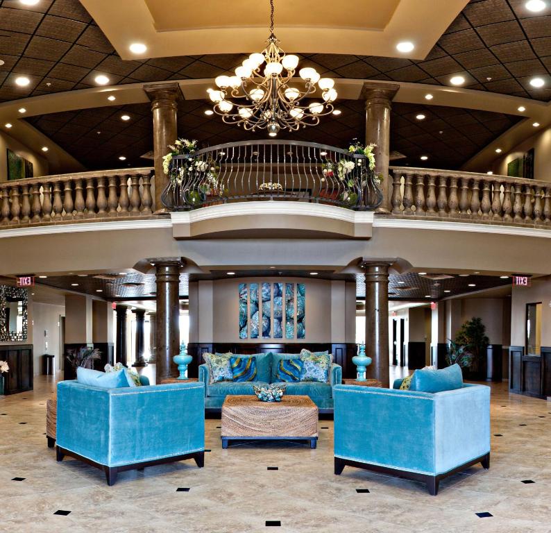 a lobby with blue couches and a chandelier at DoubleTree by Hilton Phoenix-Gilbert in Gilbert