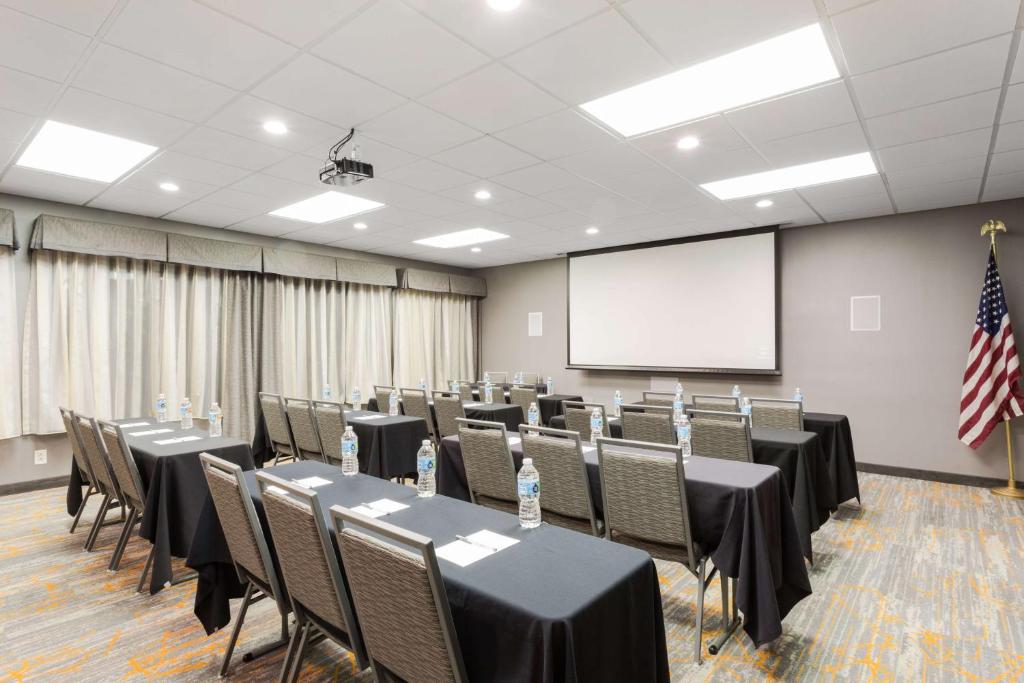 Hampton Inn Pittsburgh/West Mifflin photo