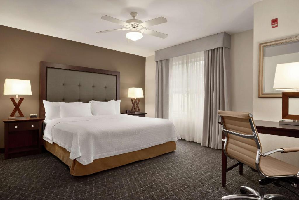 Postel nebo postele na pokoji v ubytování Homewood Suites by Hilton Dover - Rockaway