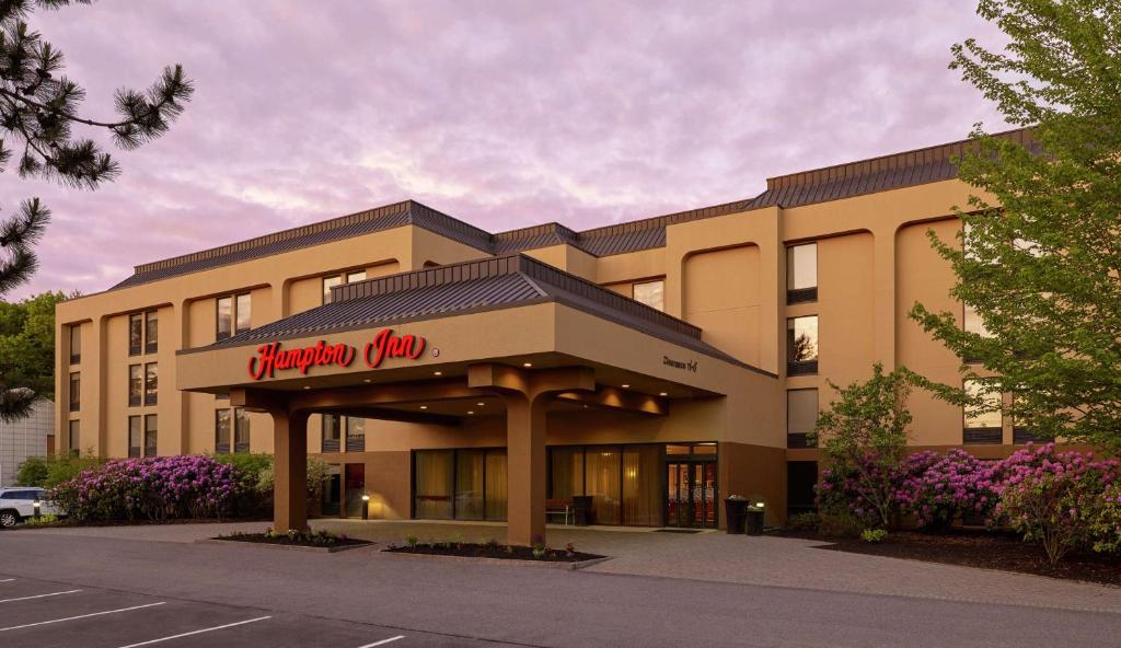 a hotel building with a sign that reads victory inn at Hampton Inn Portland-Airport in South Portland