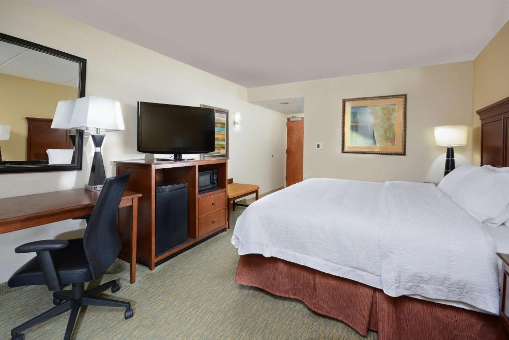 Hampton Inn Raleigh/Durham Airport - Kamer Met Kingsize Bed - Niet-Rokers