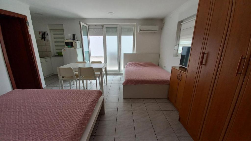 Posteľ alebo postele v izbe v ubytovaní Apartments Popov