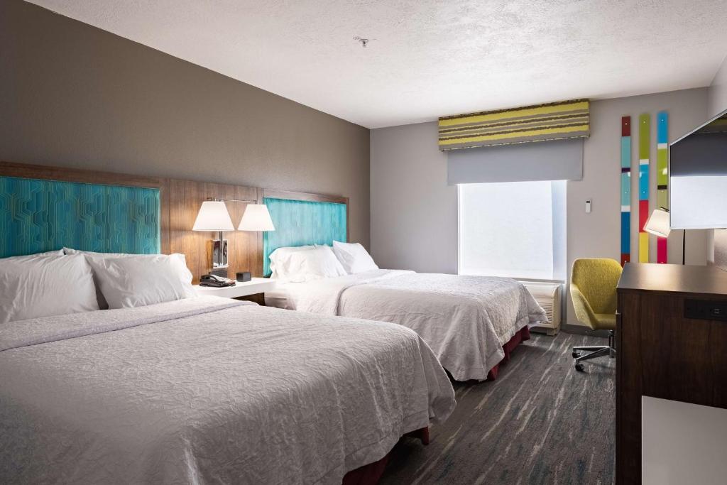 Postel nebo postele na pokoji v ubytování Hampton Inn Richfield