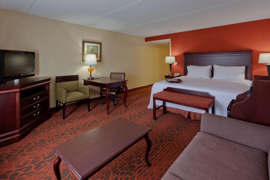 Postel nebo postele na pokoji v ubytování Hampton Inn Rochester-Webster