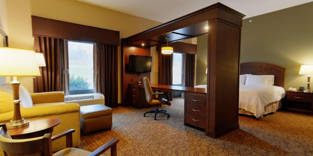 Postel nebo postele na pokoji v ubytování Hampton Inn Geneseo