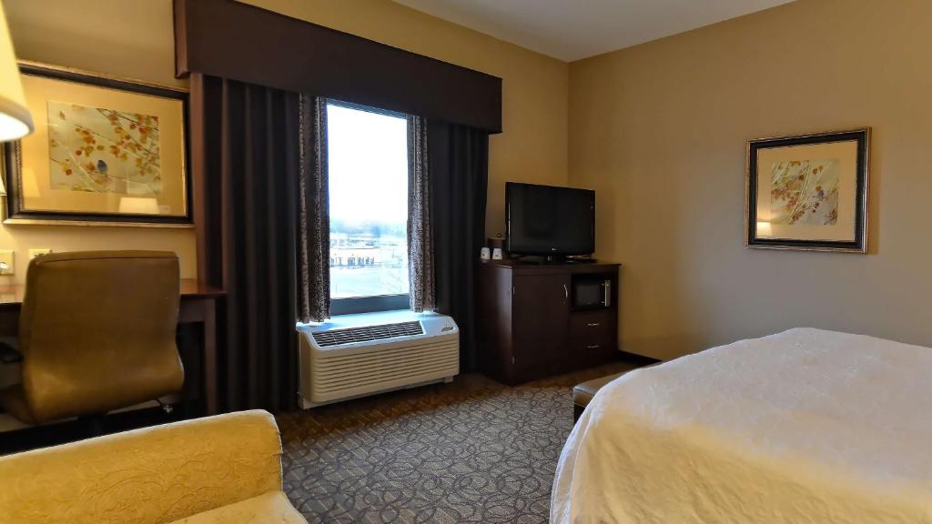 Postel nebo postele na pokoji v ubytování Hampton Inn Geneseo