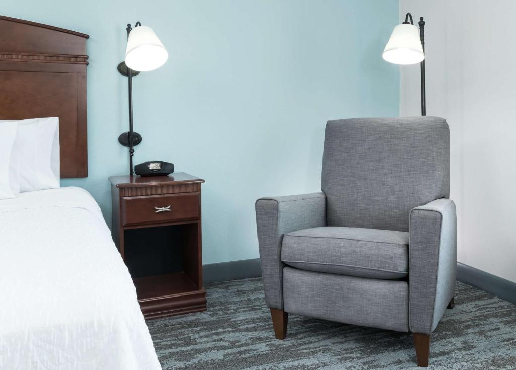 Hampton Inn & Suites Rochester-North photo