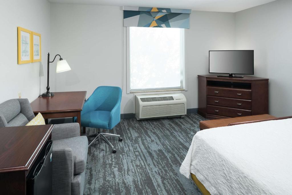 Hampton Inn & Suites Rochester-North photo