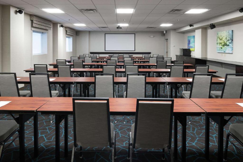 Hampton Inn & Suites Rochester-North photo