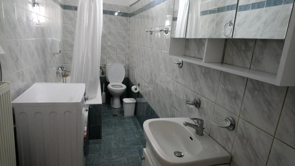 Kúpeľňa v ubytovaní Vacation house in Stroggili