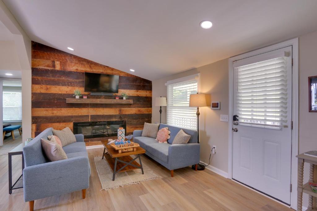 Harpers Ferry Home with Private Pool and Hot Tub!, Harpers Ferry