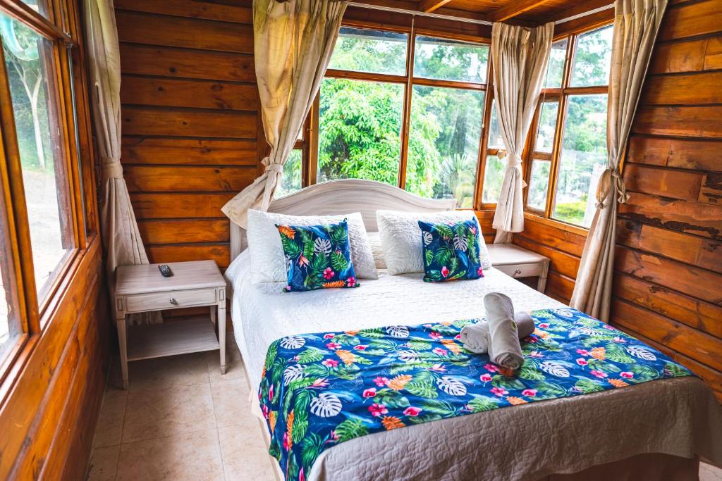 Postel nebo postele na pokoji v ubytování Villeta Resort Hotel