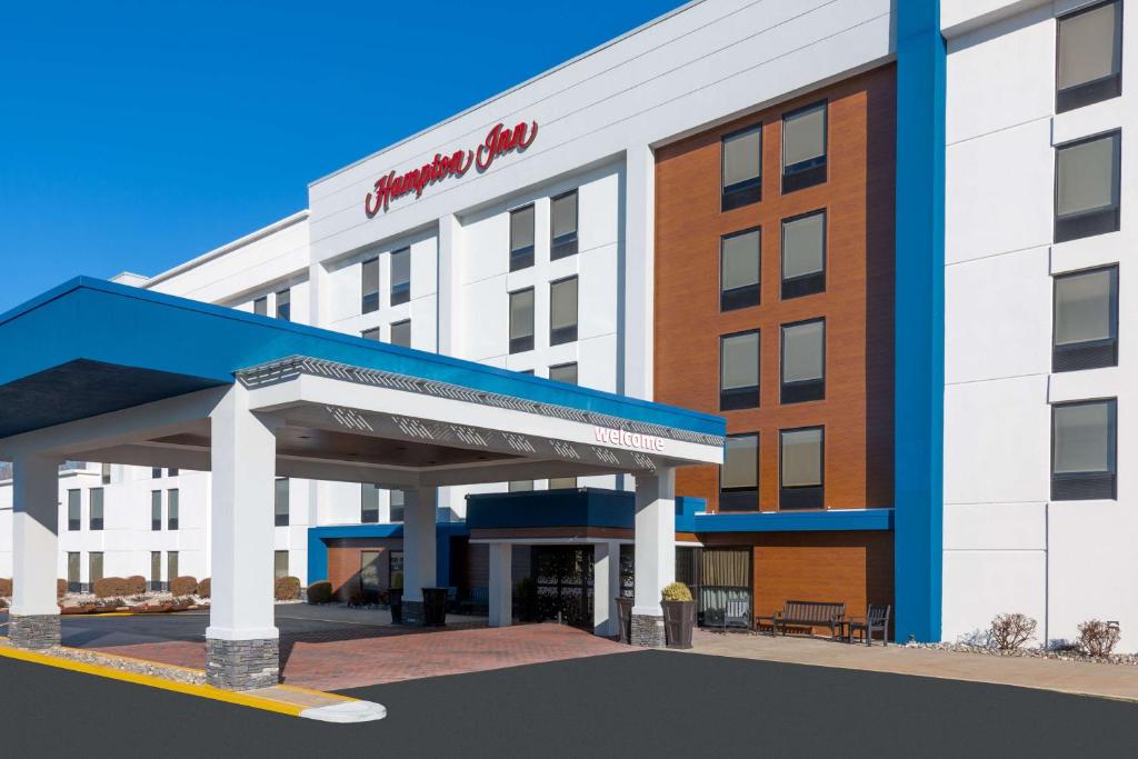 a rendering of the front of a chevrolet hotel at Hampton Inn Salisbury in Salisbury