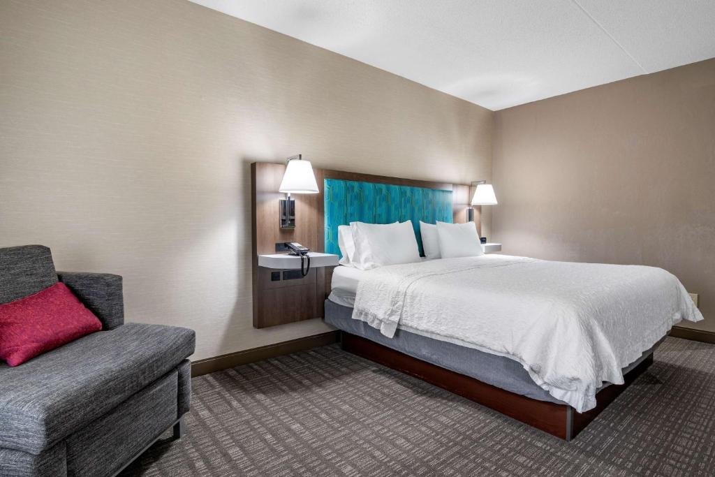 Hampton Inn & Suites Louisville East - King Kamer Met Kingsize Bed – Niet-Rokers