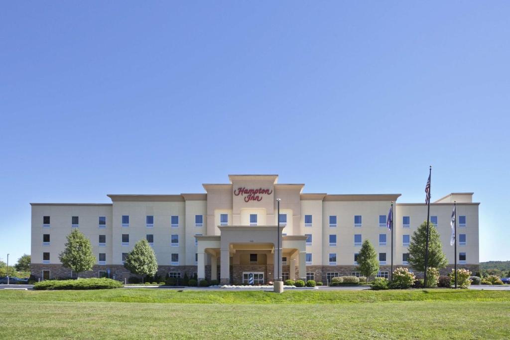 a rendering of the front of a hotel at Hampton Inn Matamoras in Matamoras