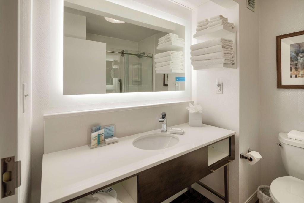 Hampton Inn Louisville Northeast photo