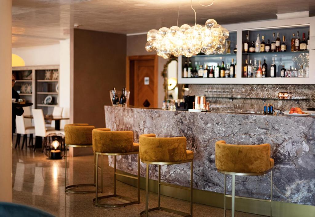 Lounge nebo bar v ubytování Gardone Palace Hotel