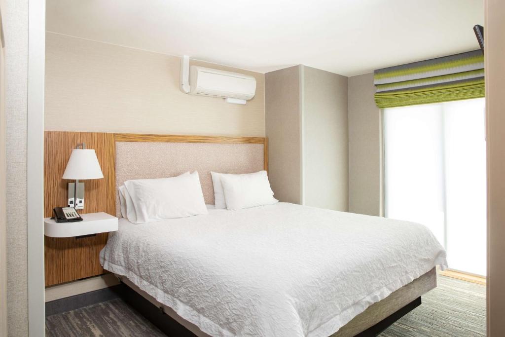Hampton Inn & Suites Seattle-Downtown - Two-Bedroom Queen Suite With Kitchen