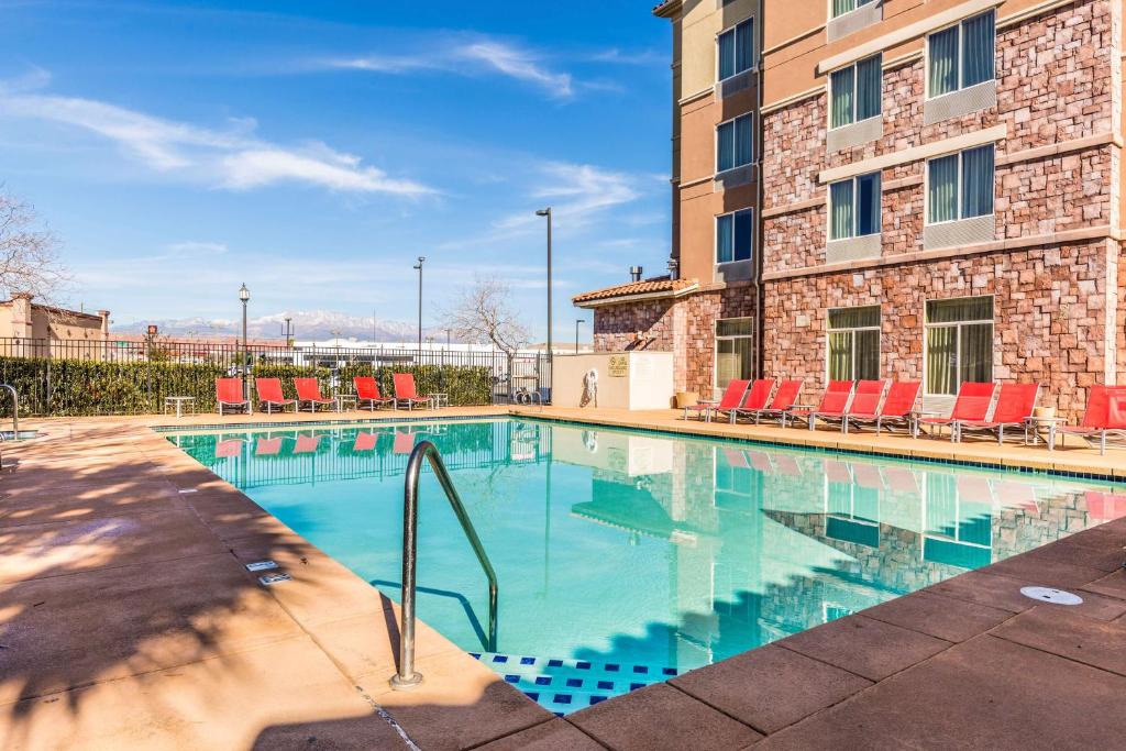 Bazén v ubytování Hilton Garden Inn St. George nebo v jeho okolí