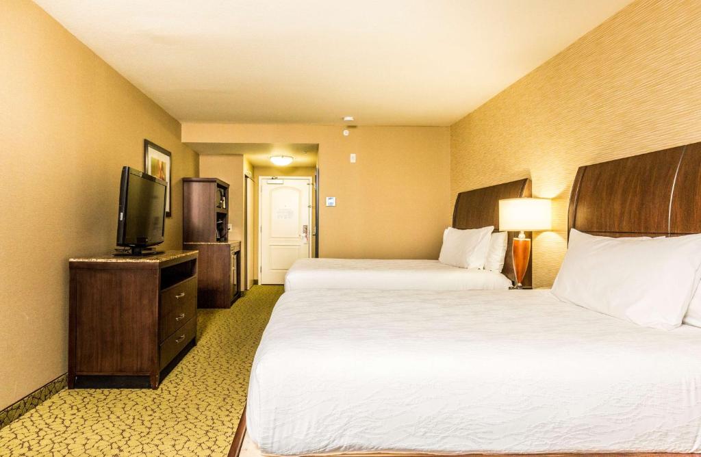 Postel nebo postele na pokoji v ubytování Hilton Garden Inn St. George