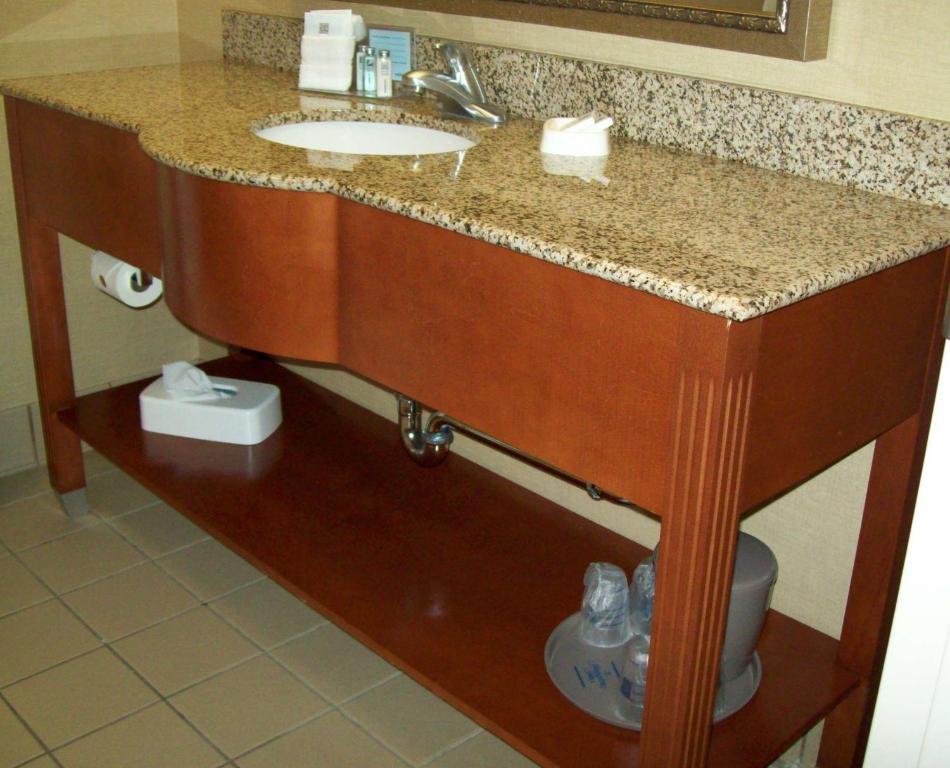 Hampton Inn Sidney - Queen Room With Two Queen Beds - Non-Smoking