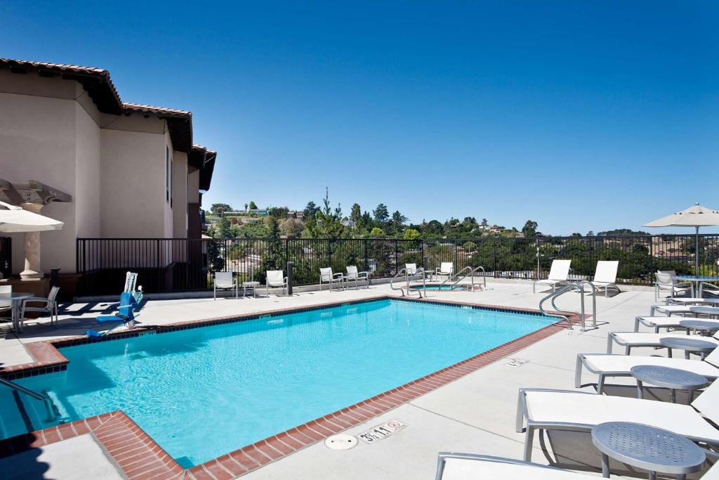 Bazén v ubytování Hampton Inn & Suites Arroyo Grande nebo v jeho okolí
