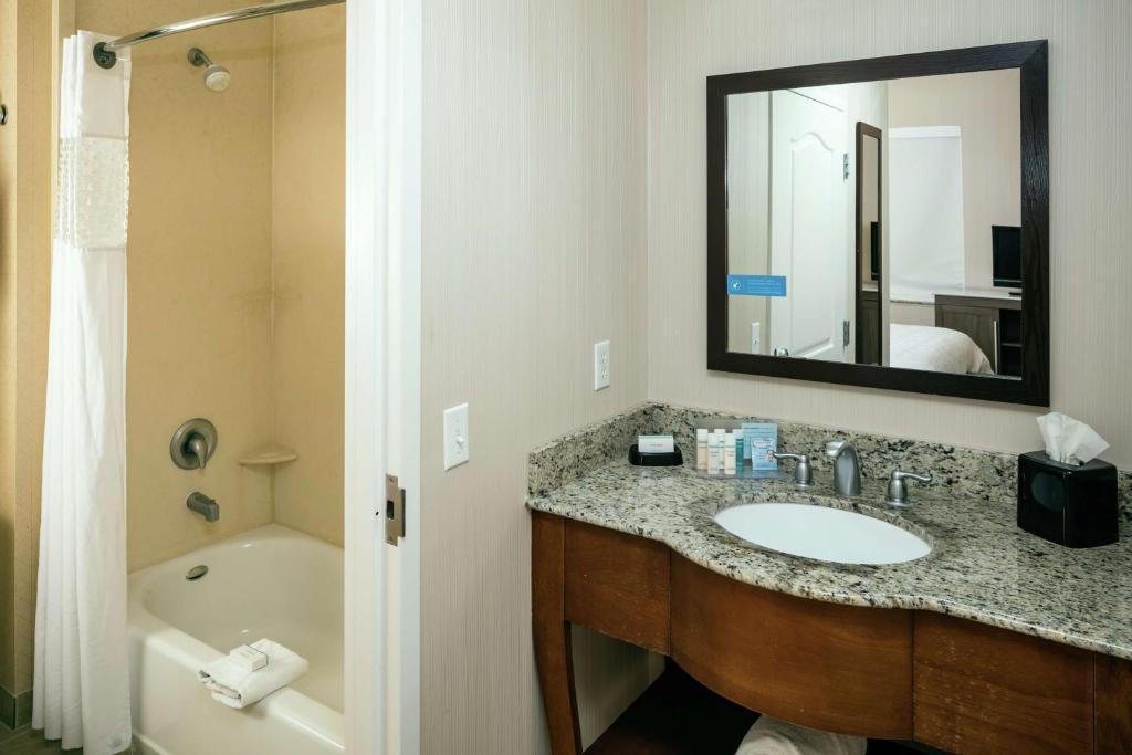 Koupelna v ubytování Hampton Inn & Suites Arroyo Grande