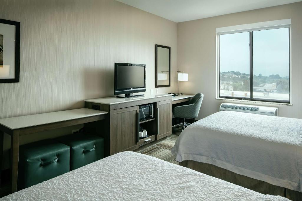 Postel nebo postele na pokoji v ubytování Hampton Inn & Suites Arroyo Grande