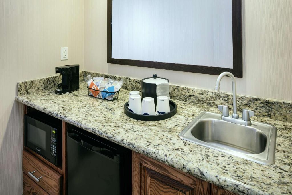 Kuchyň nebo kuchyňský kout v ubytování Hampton Inn & Suites Arroyo Grande