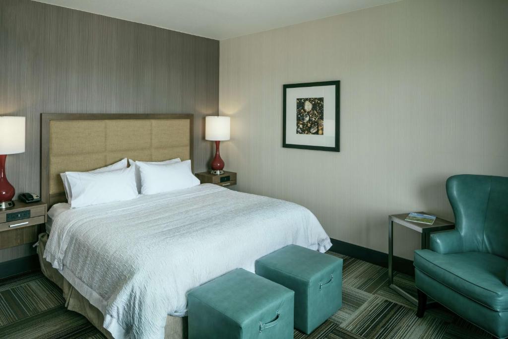 Postel nebo postele na pokoji v ubytování Hampton Inn & Suites Arroyo Grande