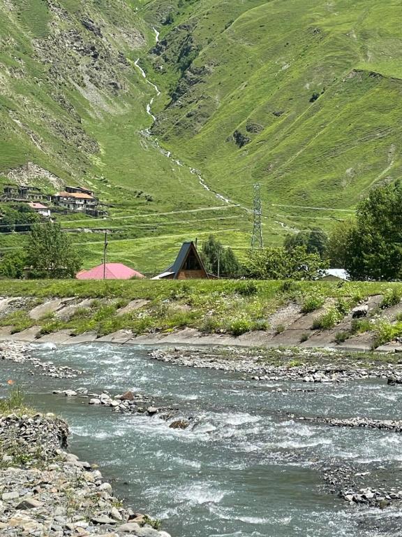 Take a Break Kazbegi - Chalet Met Twee Slaapkamers