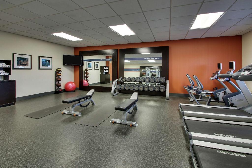 Fitness centrum a/nebo fitness zařízení v ubytování Hampton Inn Vernon