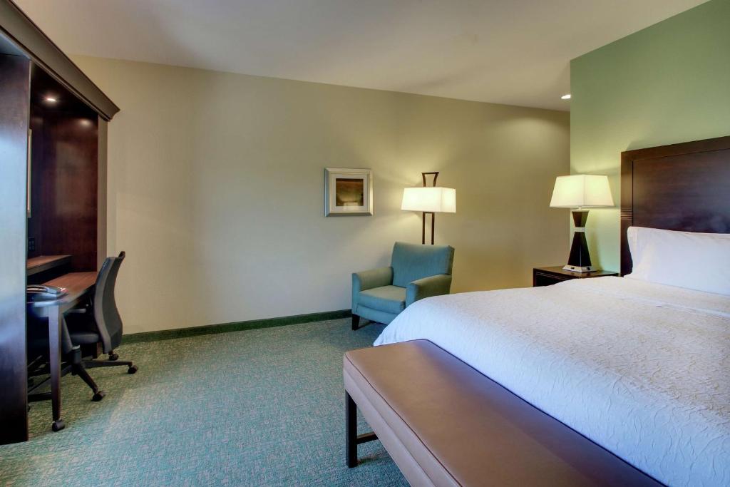 Postel nebo postele na pokoji v ubytování Hampton Inn Vernon