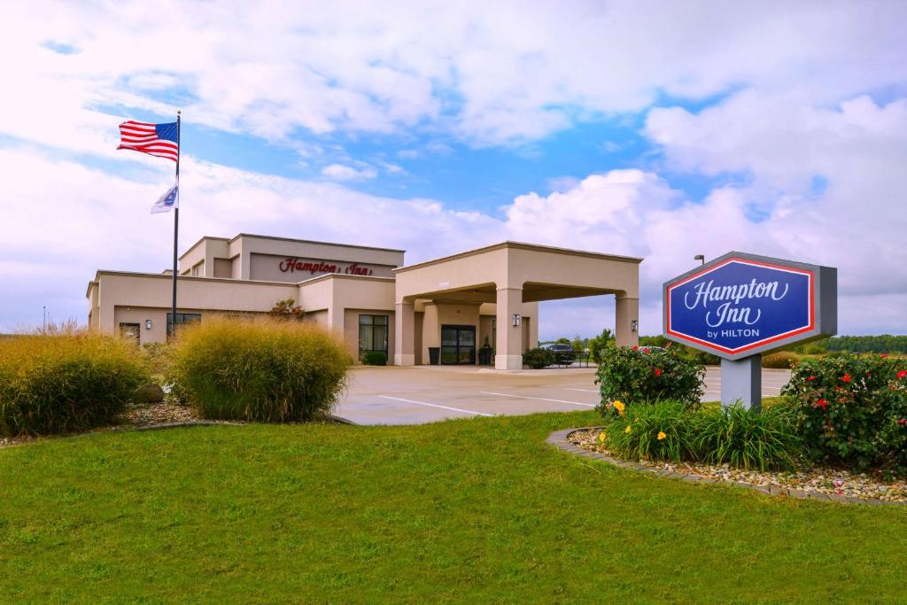 a sign for a hyundaiuanauanauanauanauanauanauanauanauana at Hampton Inn Lincoln in Lincoln