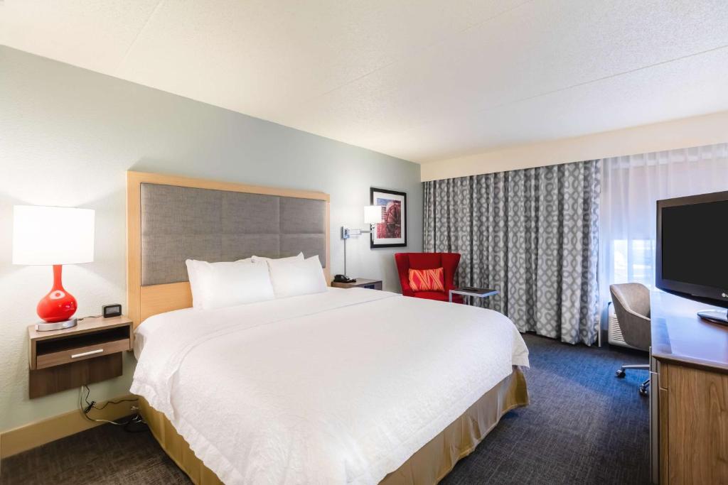 Hampton Inn St Charles St Peters photo