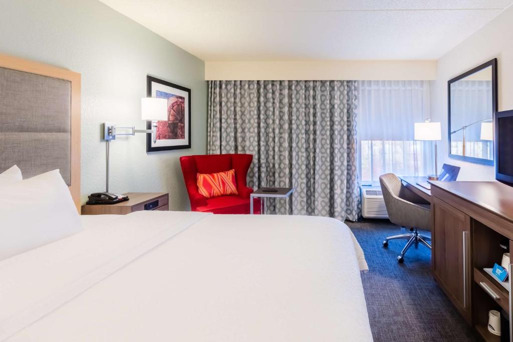 Hampton Inn St Charles St Peters photo