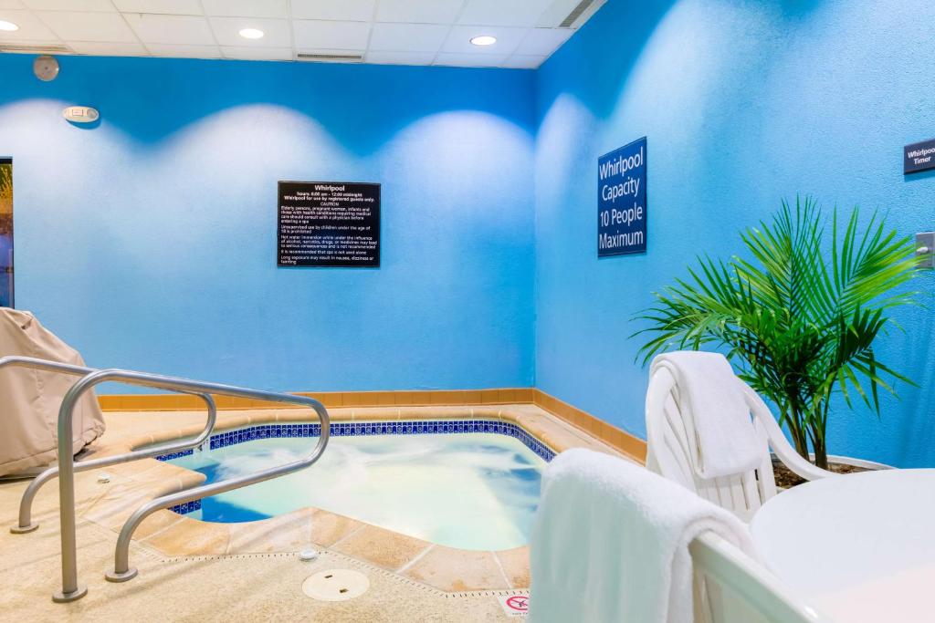 Hampton Inn St Charles St Peters photo