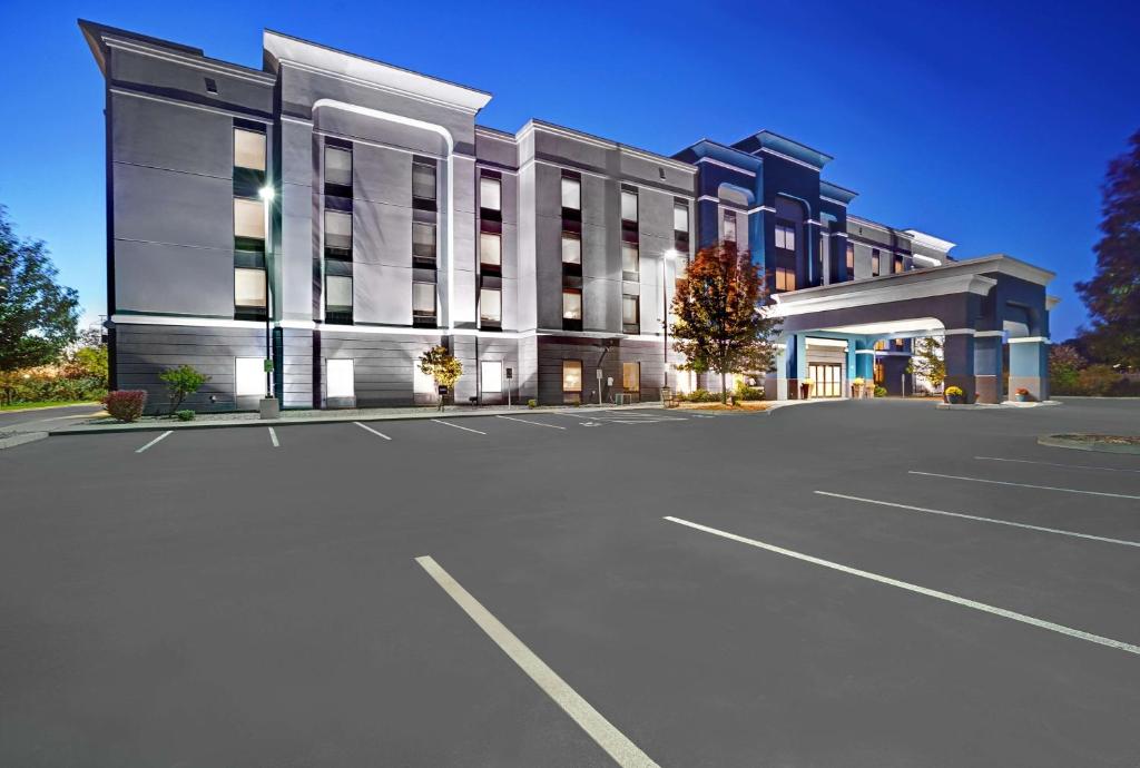 an empty parking lot in front of a building at Hampton Inn & Suites by Hilton Syracuse Dewitt in East Syracuse